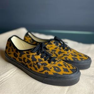 Vans lace Up animal print black